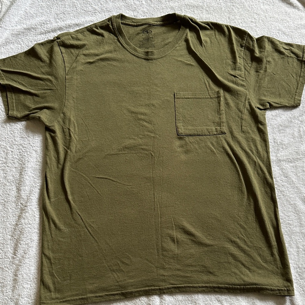 Athletic Works Men’s Short Sleeve Olive Green T-Shirt with Pocket Size Large